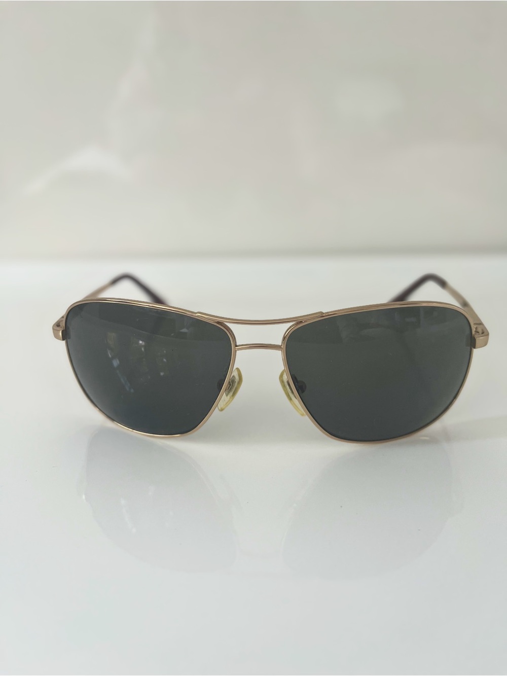 Fossil Aviator Sunglasses with Gold Frame and Dark Lenses